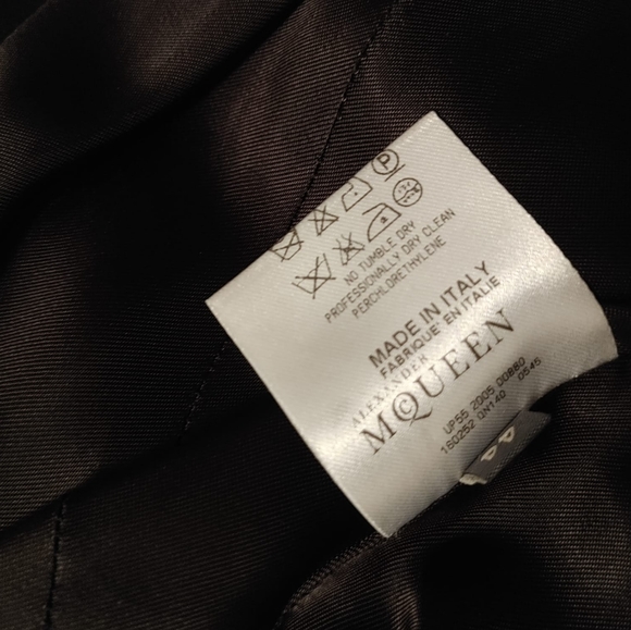 Alexader McQuee Silk Suit - Picture 16 of 16